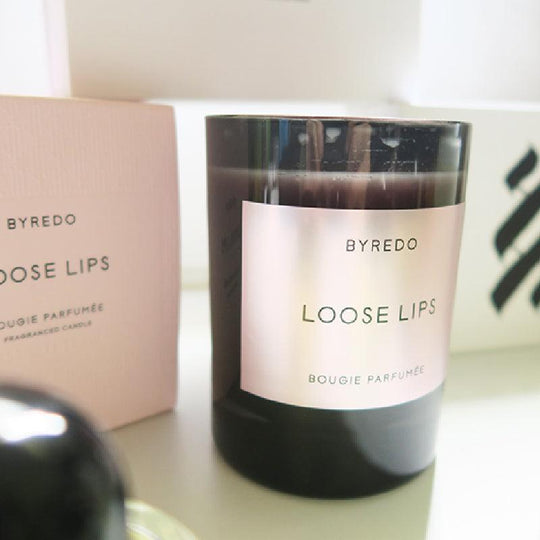 BYREDO เทียนหอม Loose Lips Candle 240 กรัม