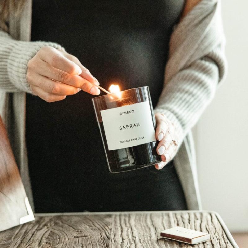 BYREDO เทียนหอม Safran Candle 240 กรัม