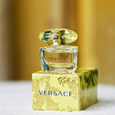 VERSACE Yellow Diamond 4pcs Gift Box Set (EDT 90ml + 5ml + Shower Gel 100ml + Body Lotion 100ml) - LMCHING Group Limited